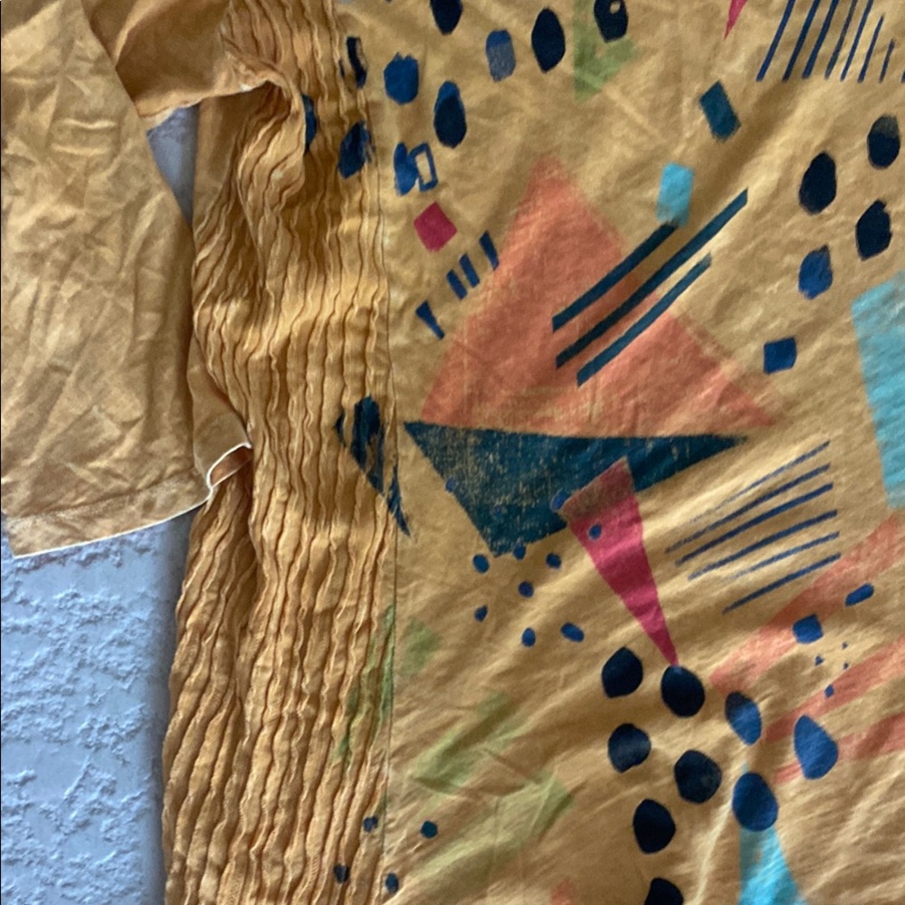 Geometric Patterned Yellow Top - Picture 8 of 8